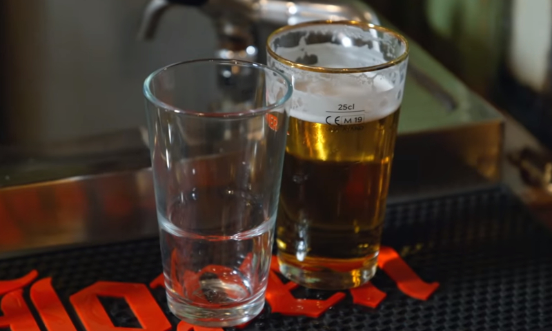 Verschillende vaasjes bier